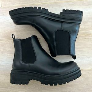 Steve Madden Billie Chelsea Boot - Black - Leather - Size 6US